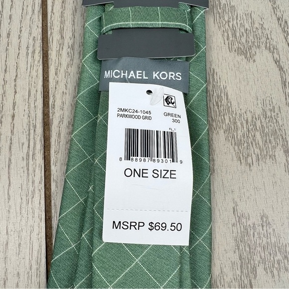 526 - Michael Kors Parkwood Grid Tie Green 300 2MKC24-1045 Silk Blend $69.50 - Picture 4 of 4